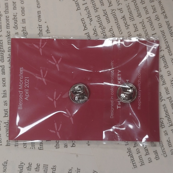 *3 for $15* Owlcrate Pin - Picture 2 of 3